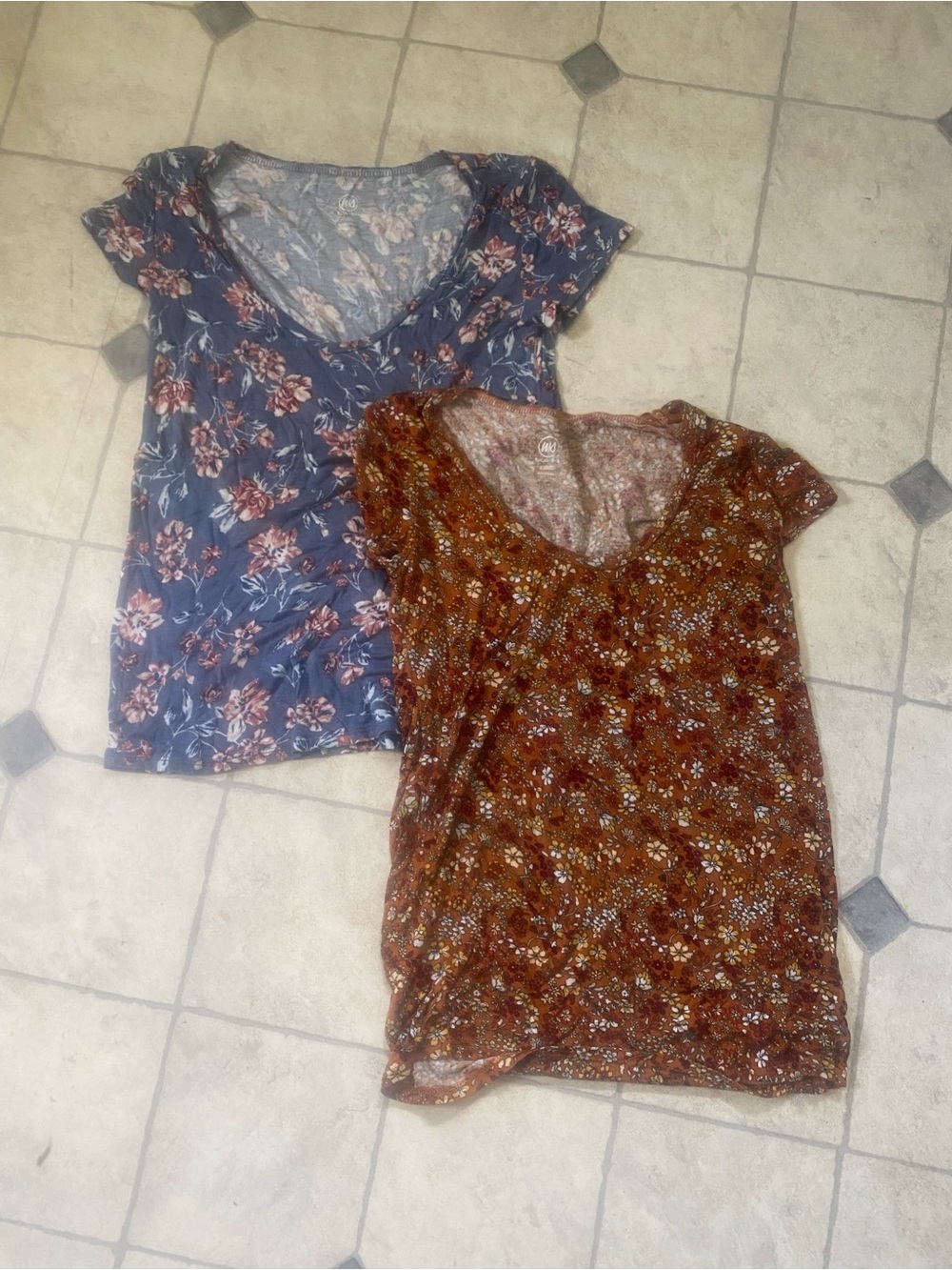 Floral V-Neck Short Sleeve Top - Rust Floral Bundle (2)